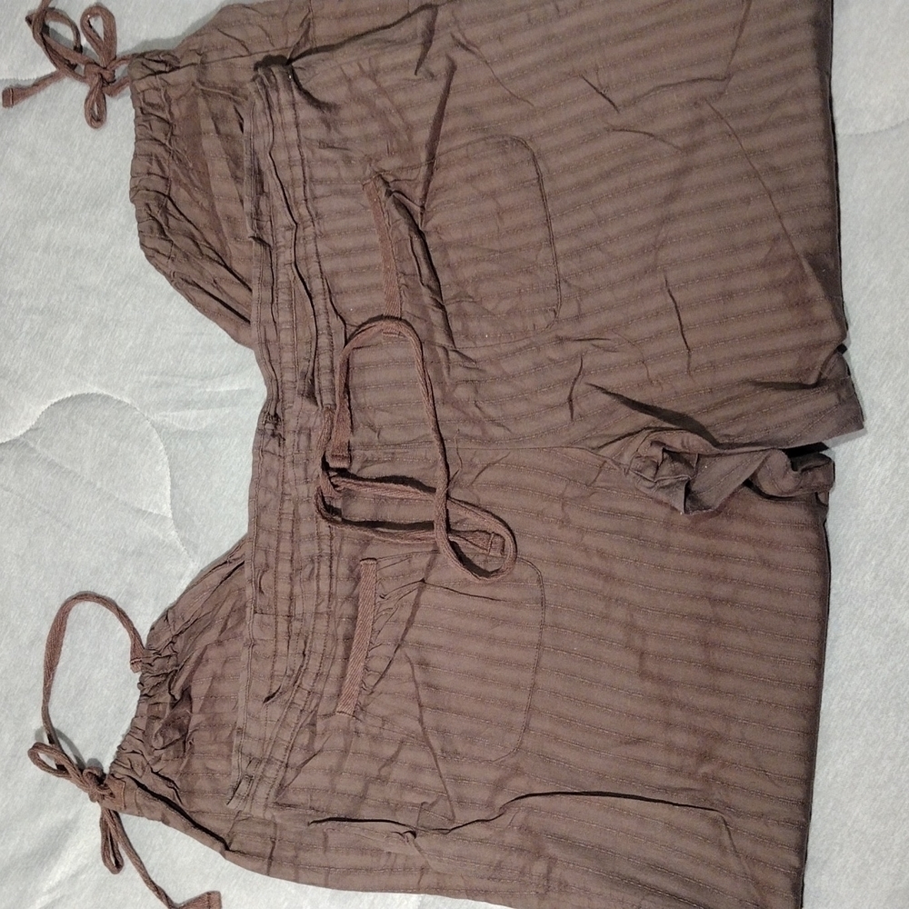 𝅺BILLABONG MEDIUM BROWN CAPRI PANTS